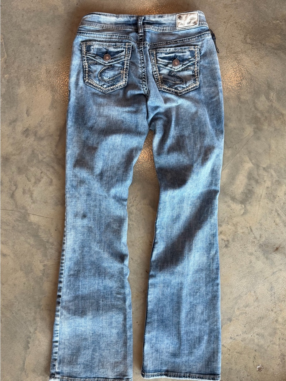 Silver Jeans Light Wash Women’s Straight Jeans - Picture 2 of 5